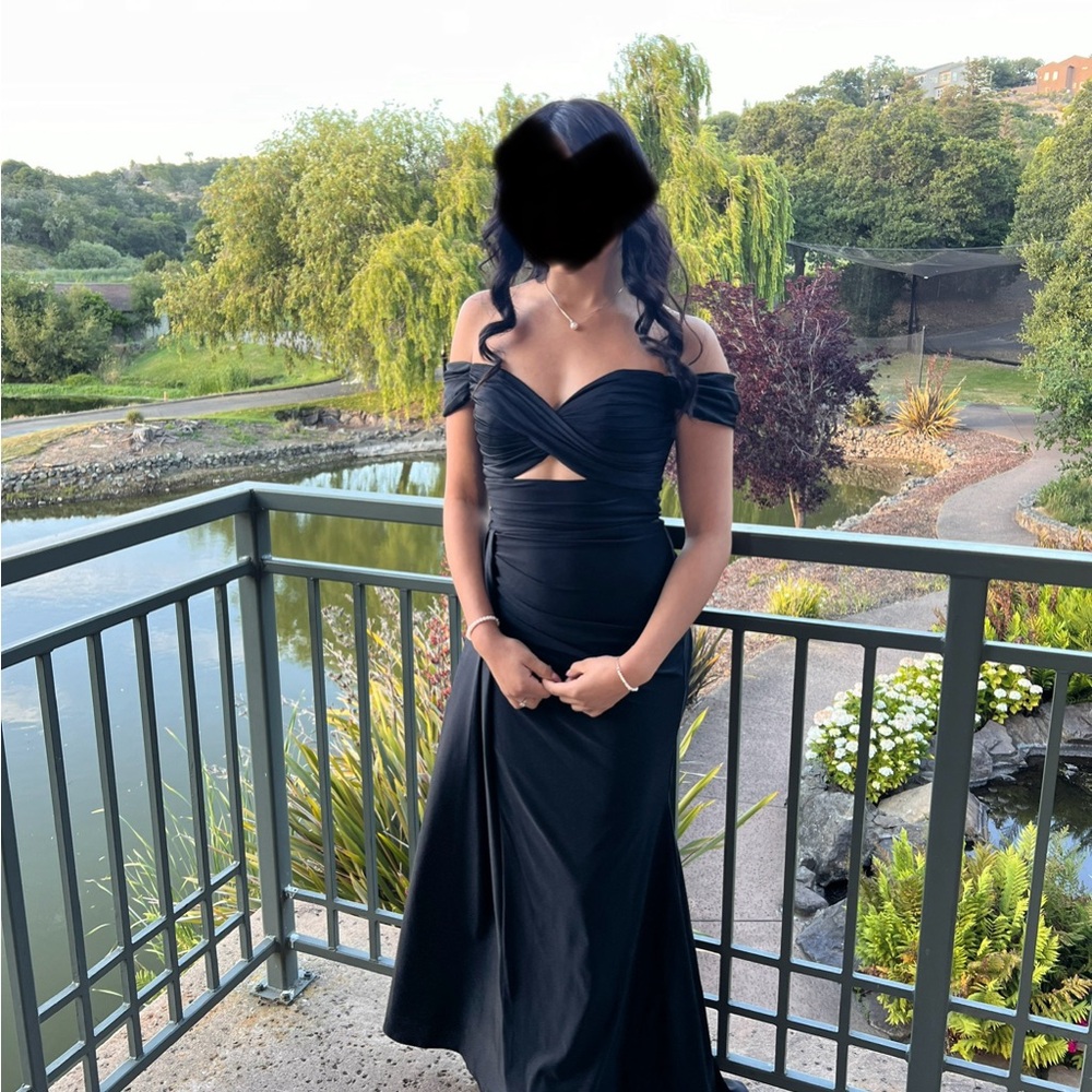 Black Sweetheart Neckline Prom Gown
